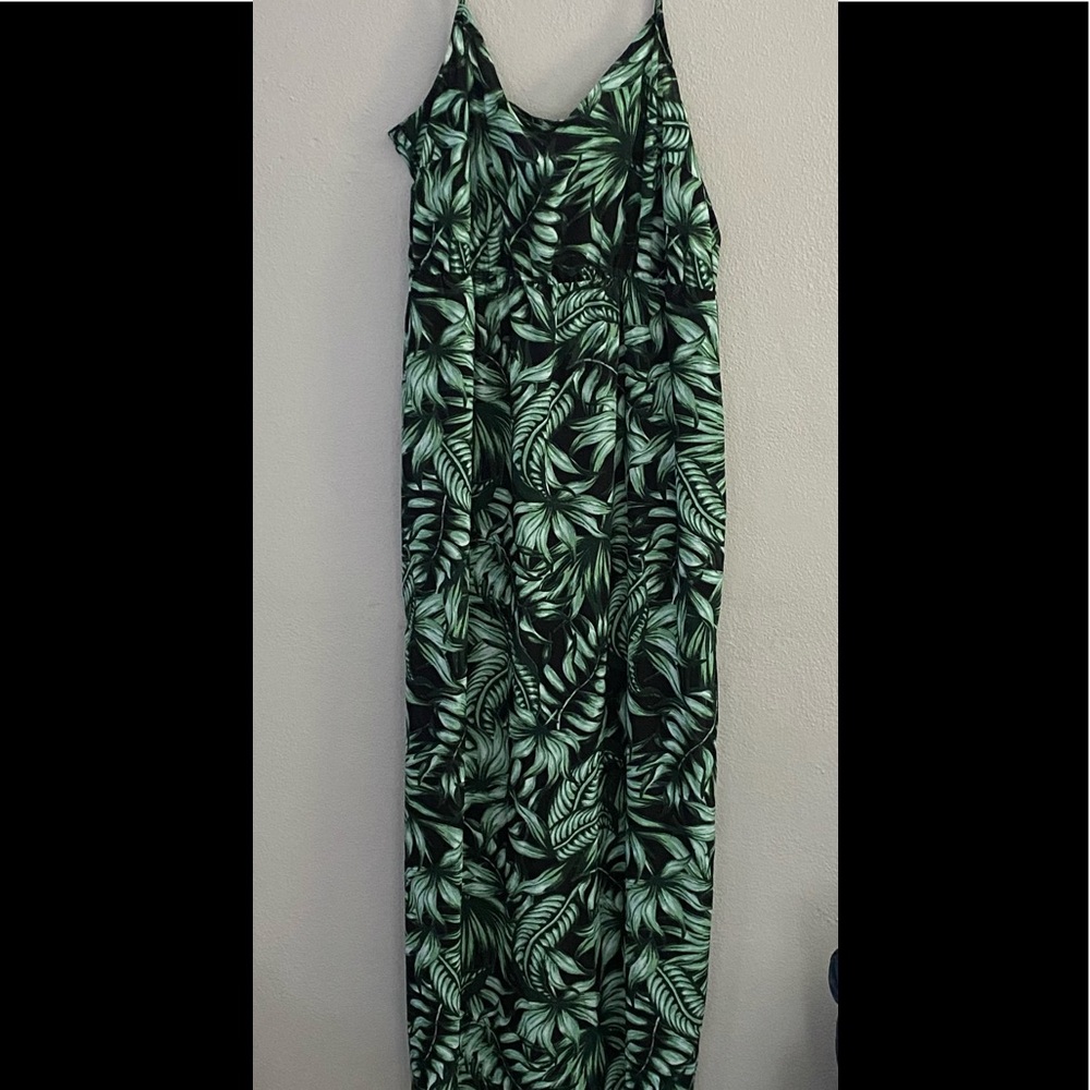 Size large, green plant maxi dress. Only worn once